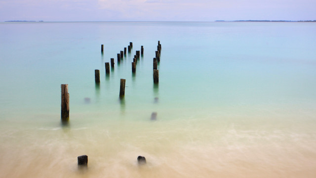 Wooden posts ocean beach sky free wallpaper for desktop - medium preview image
