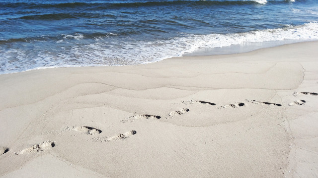 Beach love wave sand ship free wallpaper for desktop - medium preview image