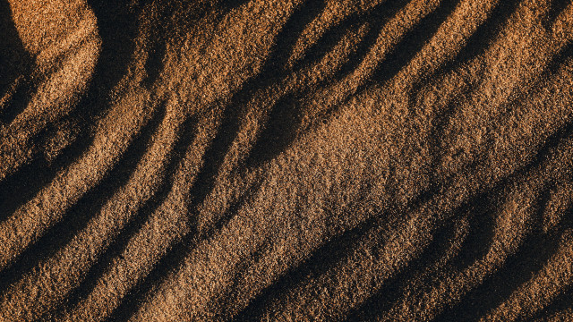 Sand dune grass land art free wallpaper for desktop - medium preview image
