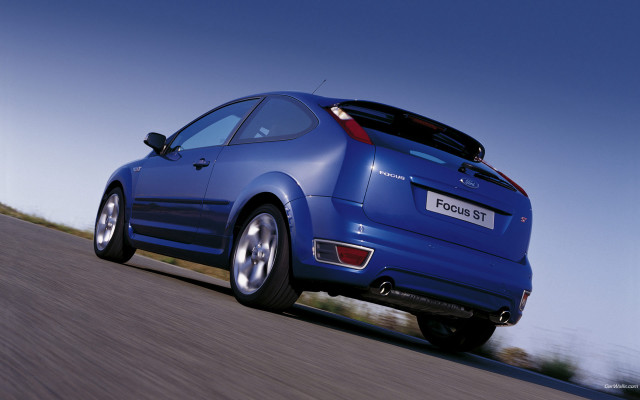 Blue car road hill sky free wallpaper for desktop - medium preview image