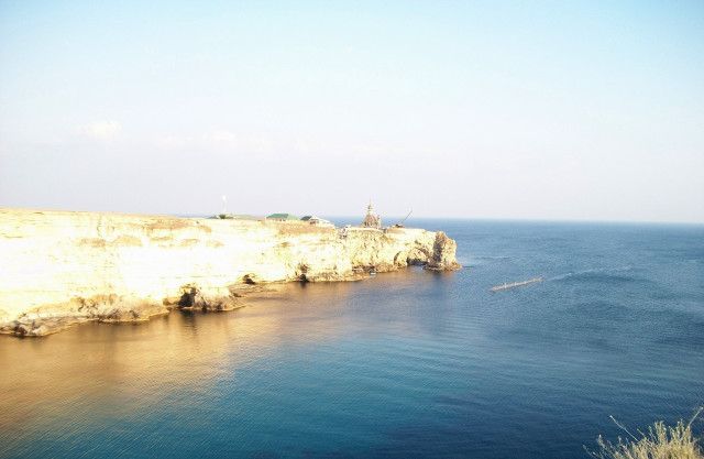 Boat cliff beach hurufiyya matte free wallpaper for desktop - medium preview image