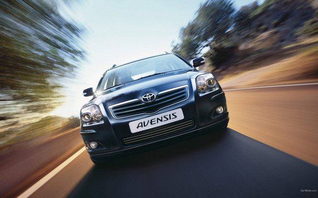 Car road trees blurry front free wallpaper for desktop - medium preview image