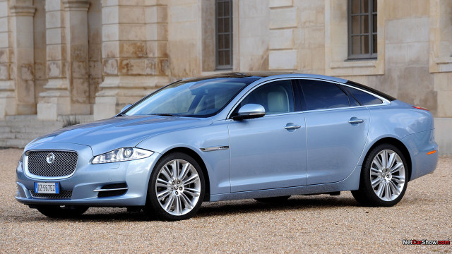 Blue car clock building digital free wallpaper for desktop - medium preview image