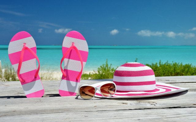 Pink flipflops hat ocean beach free wallpaper for desktop - medium preview image