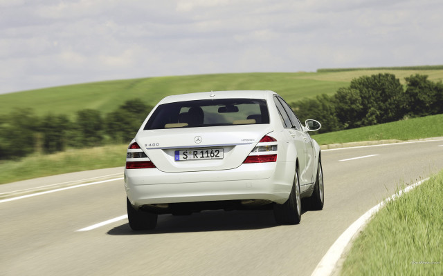 White car green field sunny free wallpaper for desktop - medium preview image