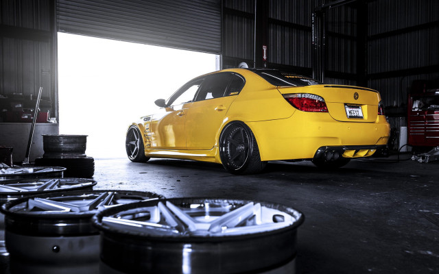 Yellow car garage tirechanger jigsaw free wallpaper for desktop - medium preview image
