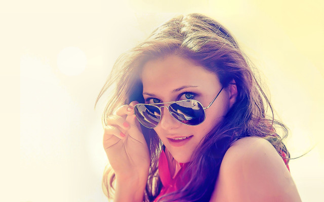 Anna hotchkis sunglasses red top free wallpaper for desktop - medium preview image