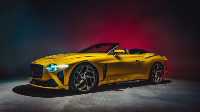 Yellow sports car red light free wallpaper for desktop - medium preview image