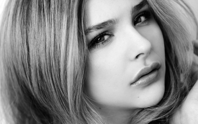 Fantastically beautiful blackandwhite portrait woman free wallpaper for desktop - medium preview image