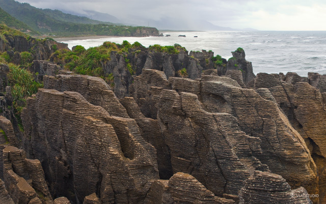 Rocky cliff water nature landscape free wallpaper for desktop - medium preview image