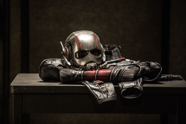 Helmet gloves sunglasses stilllife indoors free wallpaper for desktop - medium preview image