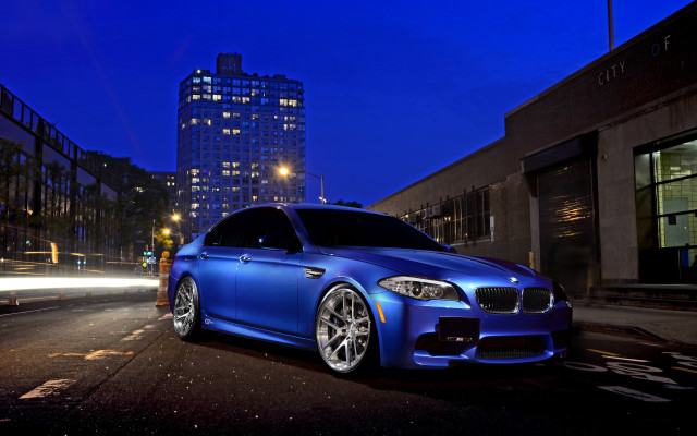 Blue car night cityscape aurora free wallpaper for desktop - medium preview image