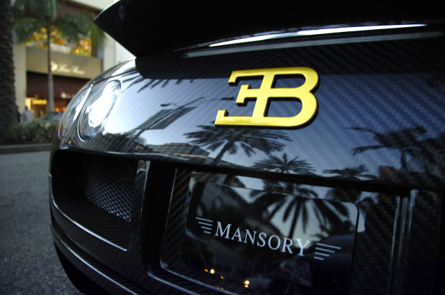 Car logo palm tree detailed free wallpaper for desktop - medium preview image