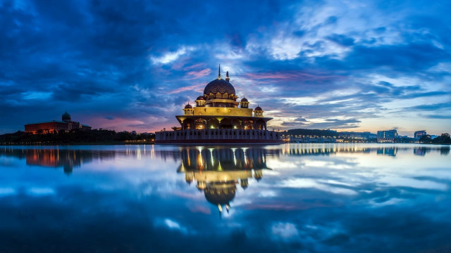 Large building lake cloudy sky free wallpaper for desktop - medium preview image