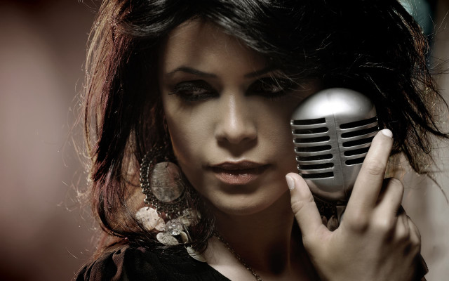 Woman microphone face araceli gilbert free wallpaper for desktop - medium preview image