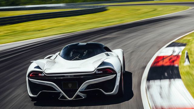 White sports car race track #9 free wallpaper for desktop - medium preview image