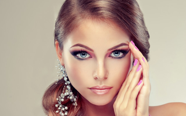 Eszter Mattioni neoclassical photorealistic portrait free wallpaper for desktop - medium preview image