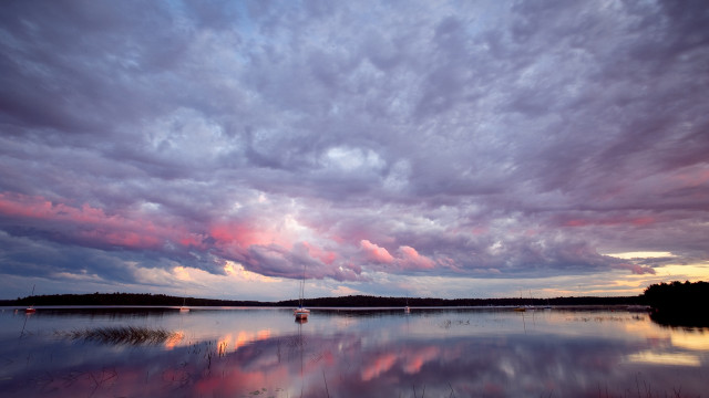Lake boat clouds sunset cityscape free wallpaper for desktop - medium preview image