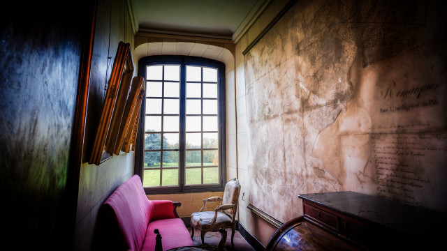 Pink couch window writing table free wallpaper for desktop - medium preview image