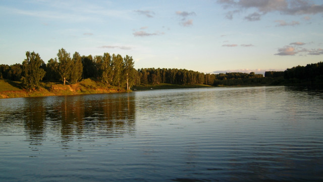 Lake forest sky clouds mountains free wallpaper for desktop - medium preview image