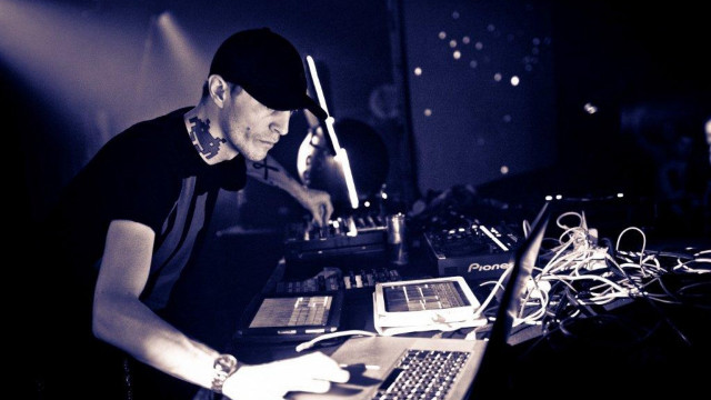 Man black shirt laptop recording free wallpaper for desktop - medium preview image