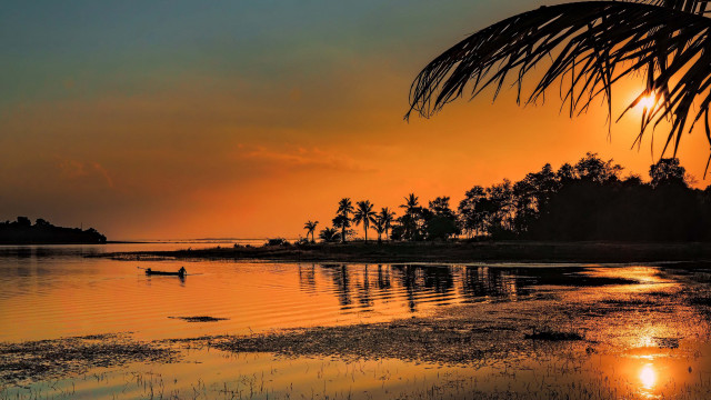 Sunset water palm trees boat #2 free wallpaper for desktop - medium preview image