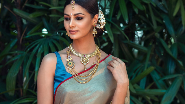 Woman flower necklaces bronze sculpture free wallpaper for desktop - medium preview image