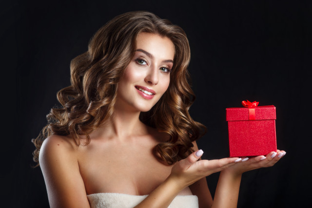 Woman holding red gift box free wallpaper for desktop - medium preview image