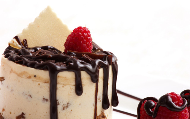 Chocolate raspberry dessert stilllife food free wallpaper for desktop - medium preview image