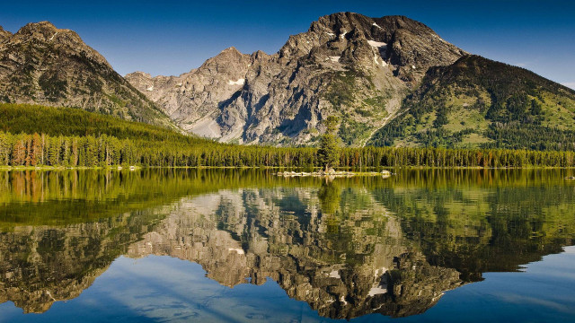 Mountain range reflection lake trees #19 free wallpaper for desktop - medium preview image