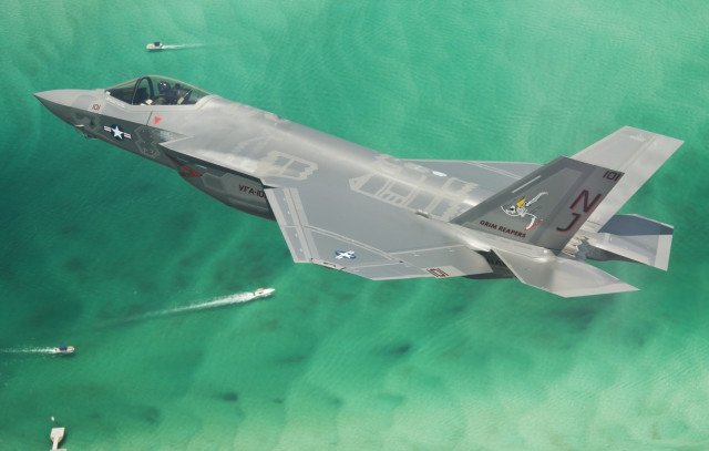 Fighter jet ocean jet boat free wallpaper for desktop - medium preview image