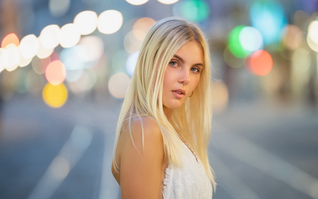 Blonde woman night street corner #2 free wallpaper for desktop - medium preview image