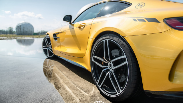 Yellow sports car water building #2 free wallpaper for desktop - medium preview image