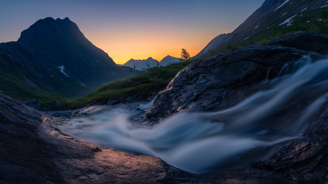 Sunset rocky valley mountains lake free wallpaper for desktop - medium preview image