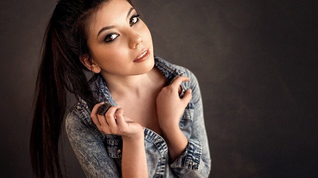 Woman denim jacket portrait barbizon free wallpaper for desktop - medium preview image