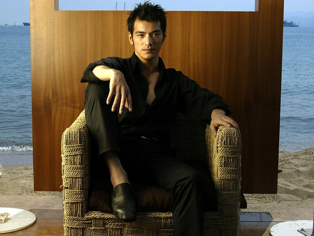 Man sitting chair ocean arms free wallpaper for desktop - medium preview image