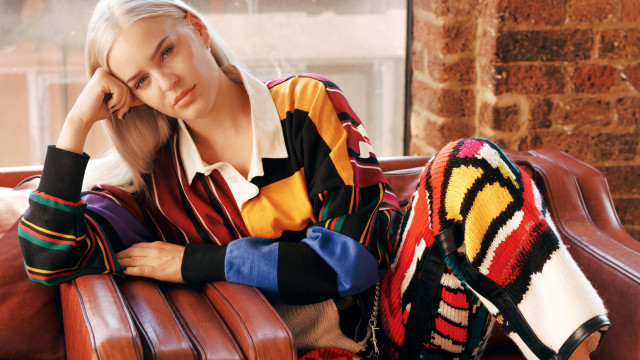 Woman couch brick wall puzzle free wallpaper for desktop - medium preview image