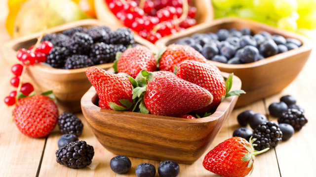 Wooden bowl berries blueberries closeup free wallpaper for desktop - medium preview image