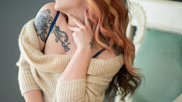 Woman tattoo reflection holding mirror free wallpaper for desktop - medium preview image