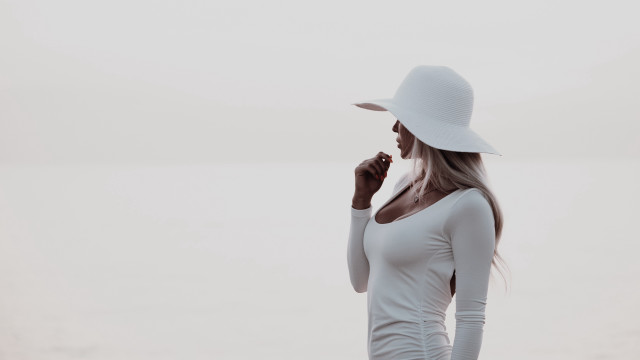 Woman hat water phone fashion #2 free wallpaper for desktop - medium preview image