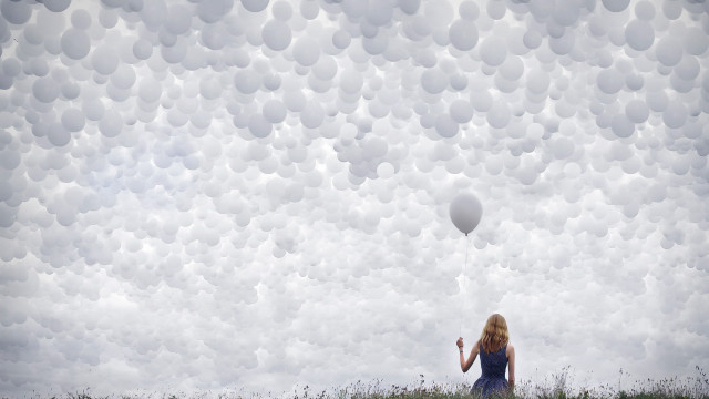 Woman blue dress white balloon free wallpaper for desktop - medium preview image