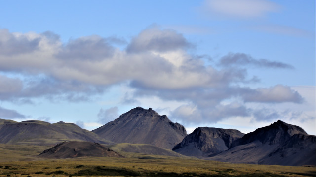Mountain range clouds animals sky free wallpaper for desktop - medium preview image