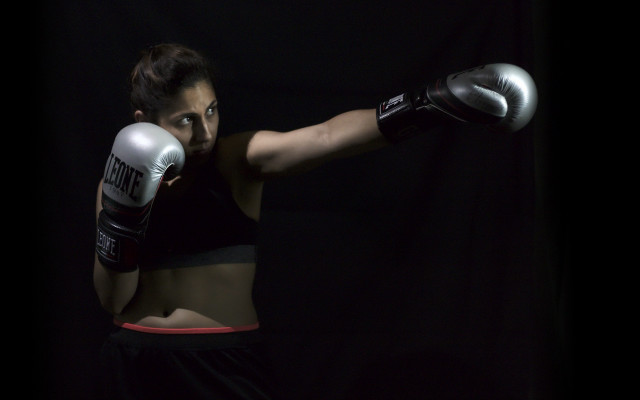 Woman boxing gloves araceli gilbert free wallpaper for desktop - medium preview image