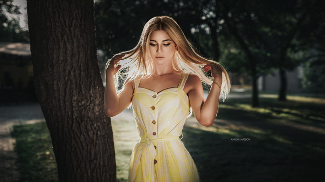 Woman yellow dress tree serious free wallpaper for desktop - medium preview image