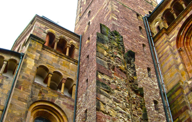 Tall brick building clock romanesc free wallpaper for desktop - medium preview image