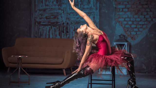 Woman red dress black boots free wallpaper for desktop - medium preview image