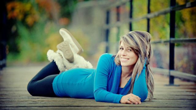 Woman lying crossed legs bokeh #2 free wallpaper for desktop - medium preview image