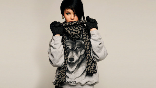 Woman scarf wolf fashion 3d free wallpaper for desktop - medium preview image