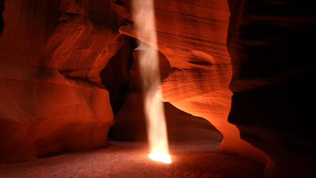 Desert canyon slot light beam free wallpaper for desktop - medium preview image