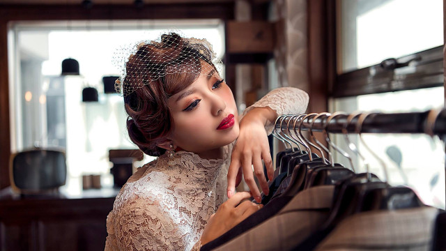 Woman dress veil clothes fashion free wallpaper for desktop - medium preview image